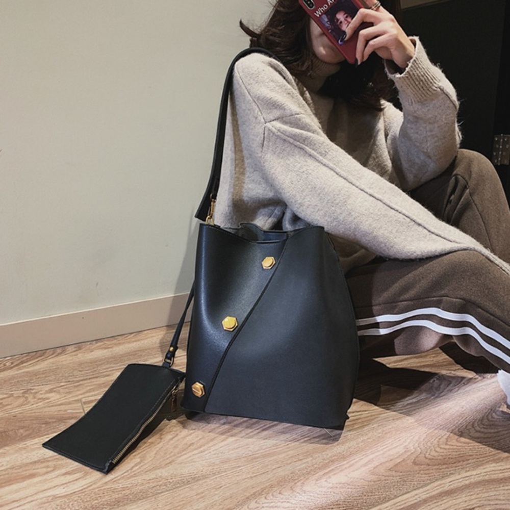 Just In! 🆕 BERLIN Vol. 3 Rivet Bucket Bag - Picture 4 of 8